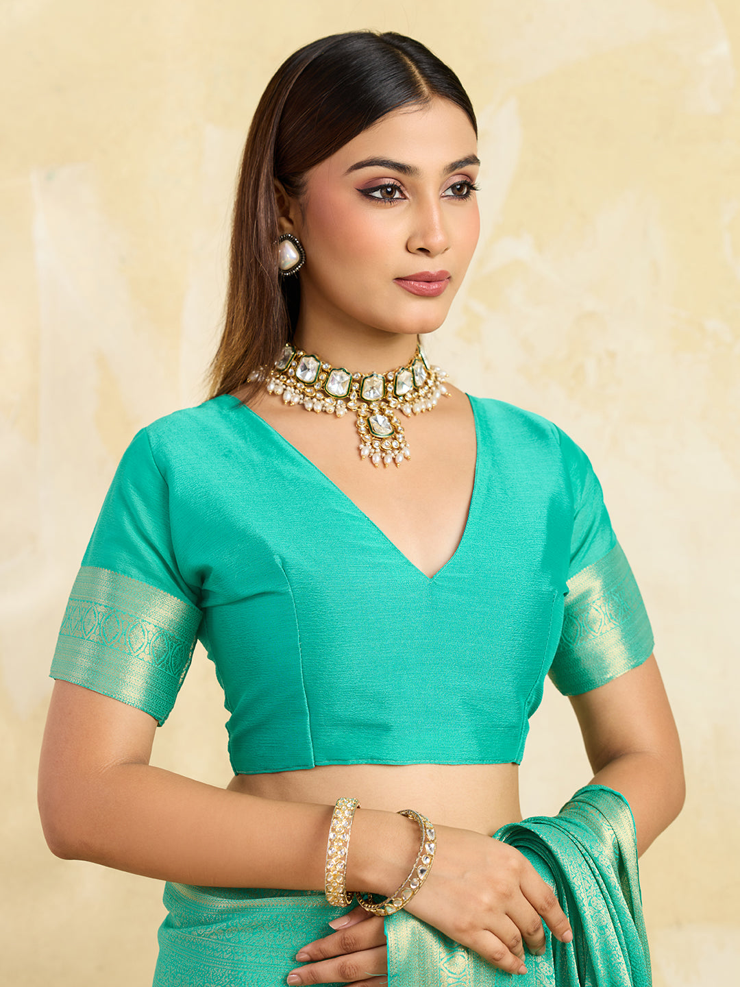 Green Silk Blend Solid Saree With Zari Border & Unstitched Blouse Featured In Mirzapur